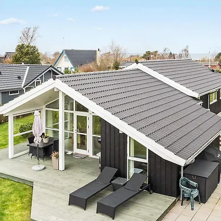 8 Person In Bogense-by Traum Bogense